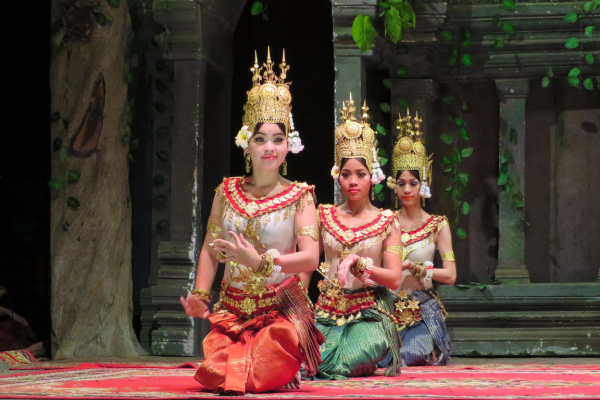 cambodia travel guide - how to communicate
