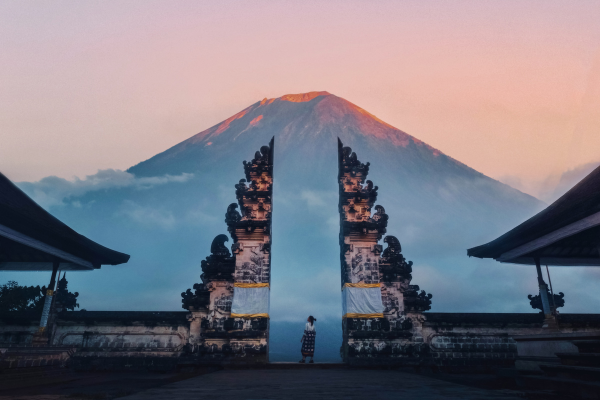 bali indonesia travel guide - lempuyang temple