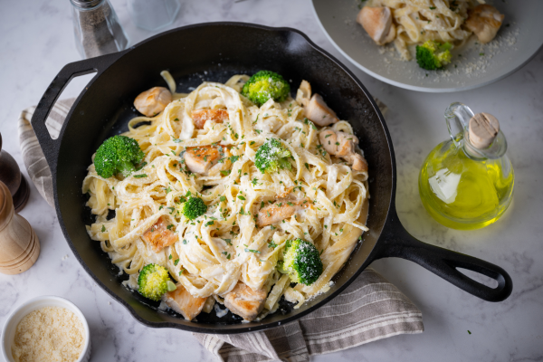 noche buena food - fettuccine alfredo