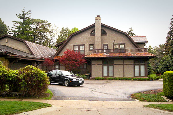 48336321-omaha-nebraska-driveway-homes-billionaires-warren-buffett-cnbc